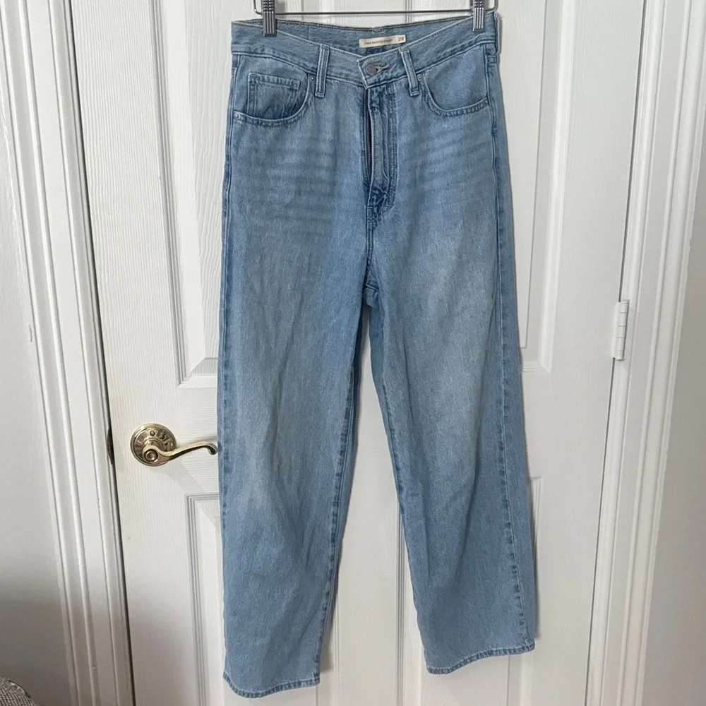 Levi’s high waisted super soft jeans size 28 straight